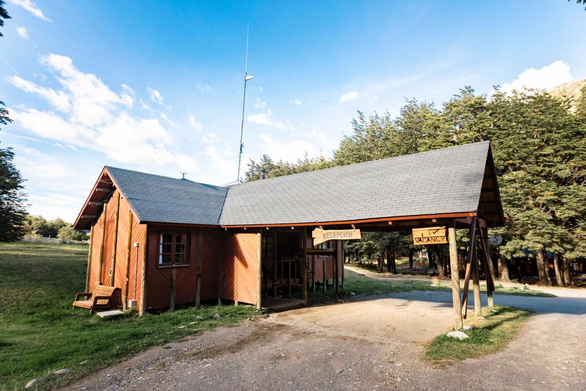 Puerto Bertrand Green Baker Lodge מראה חיצוני תמונה