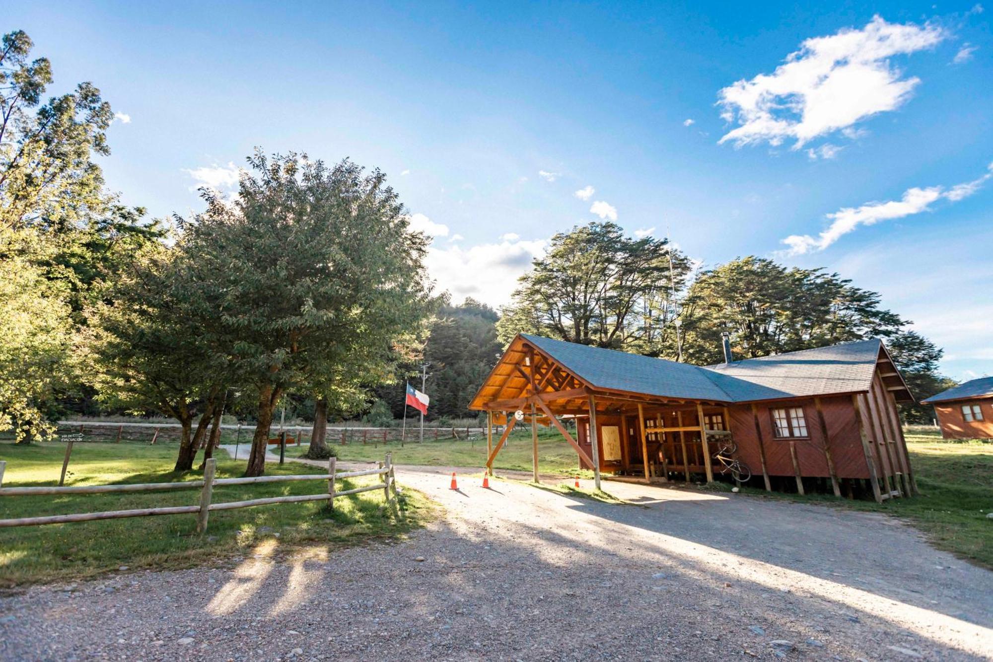 Puerto Bertrand Green Baker Lodge מראה חיצוני תמונה